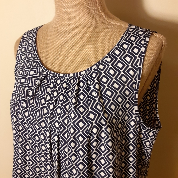 LOFT navy&white diamond print sleeveless top med - Picture 2 of 6